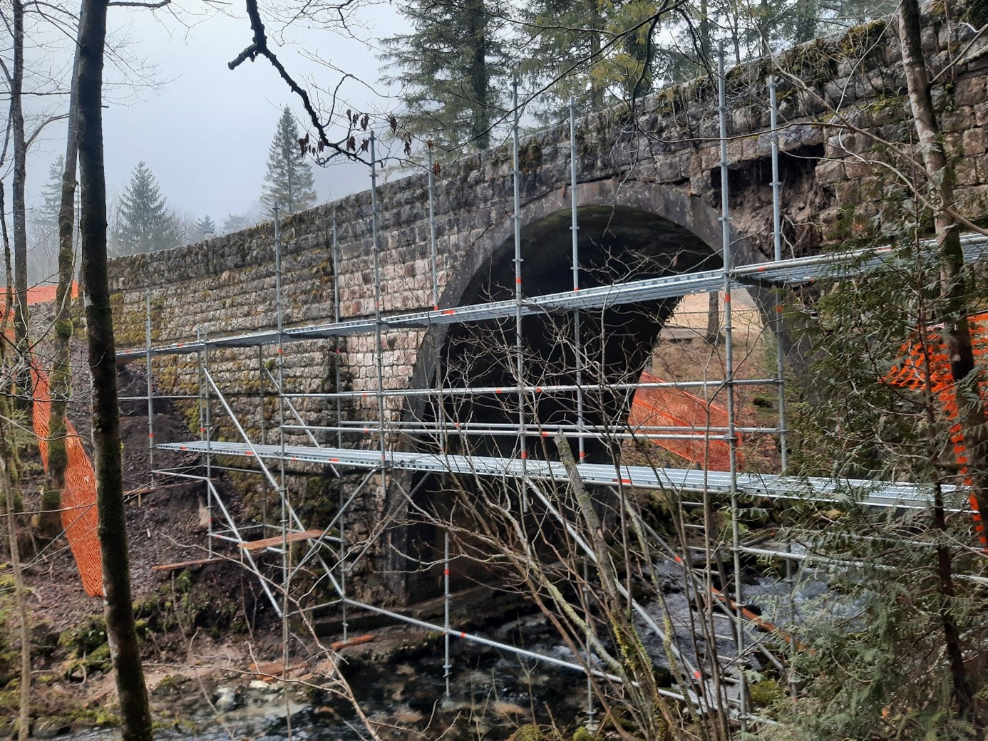 Viba pri obnovi starega betonsko-kamnitega mostu